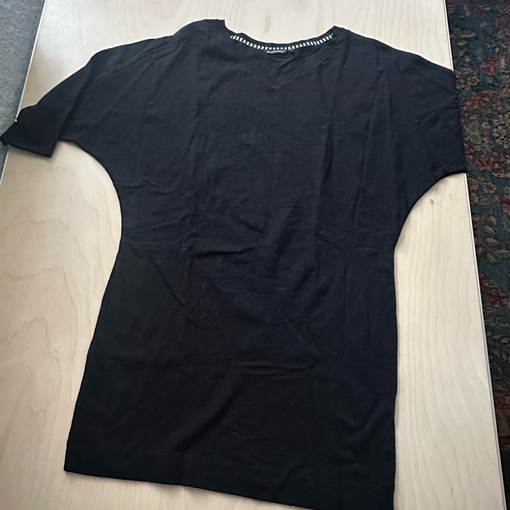 Marimekko Black Short Sleeve Tee Comfortable and Stylish